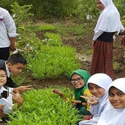 Siswa SMP IT BBS